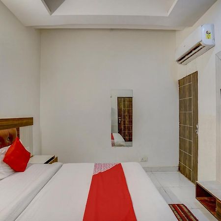 Oyo 78981 The Diamond Nest Noida Exterior foto