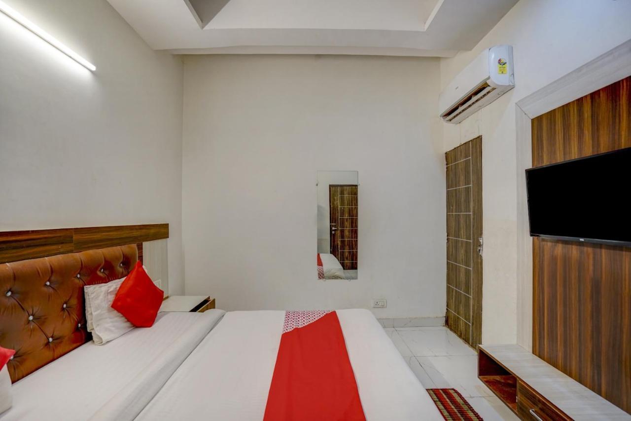 Oyo 78981 The Diamond Nest Noida Exterior foto