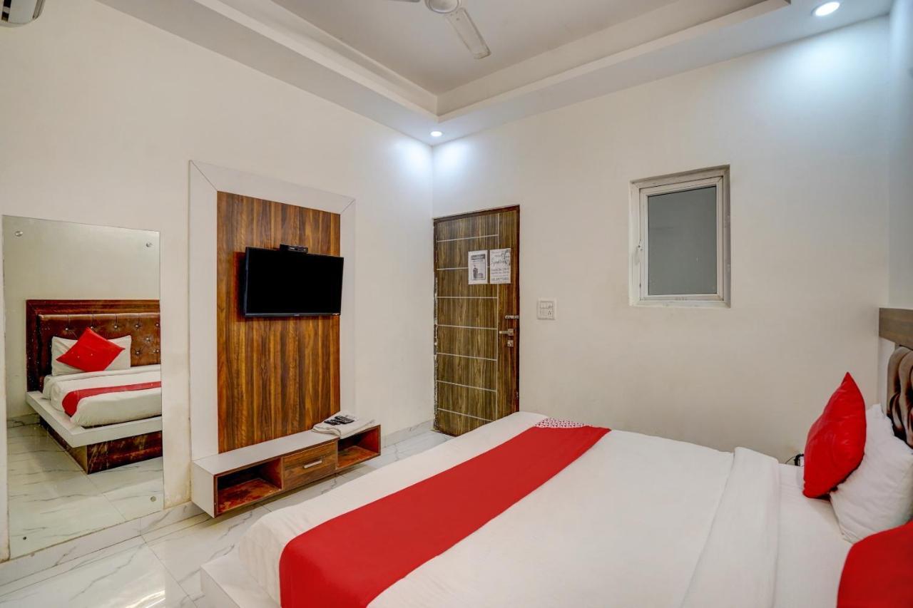 Oyo 78981 The Diamond Nest Noida Exterior foto