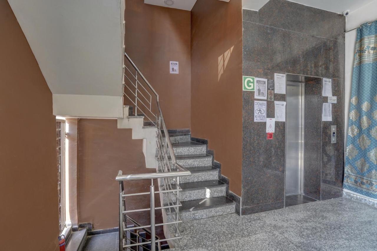 Oyo 78981 The Diamond Nest Noida Exterior foto